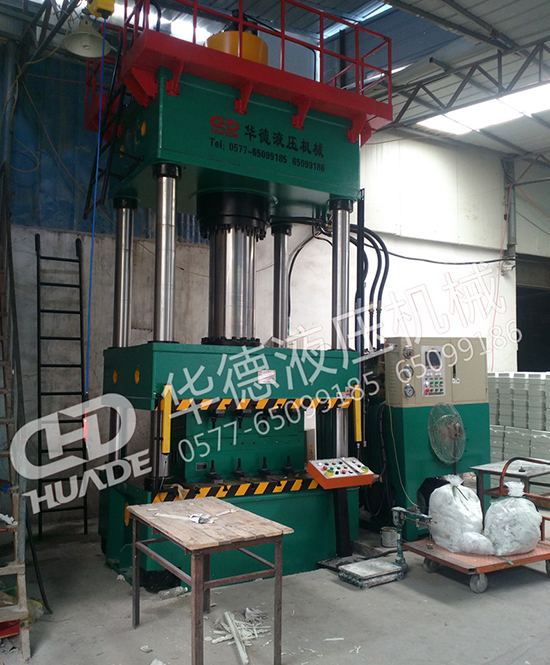 HDY71係(xi)列(lie)四(si)柱液壓(ya)機(ji)
