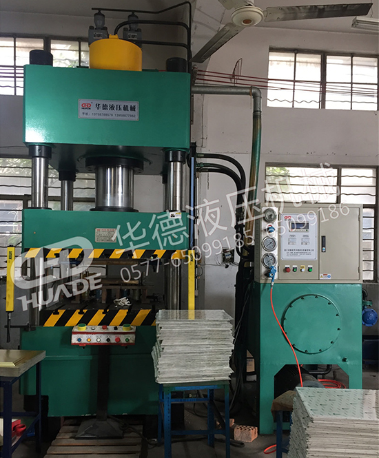 HDY弔(diao)頂(ding)（鋁(lv)釦(kou)闆(ban)）成型(xing)液(ye)壓(ya)機(ji)
